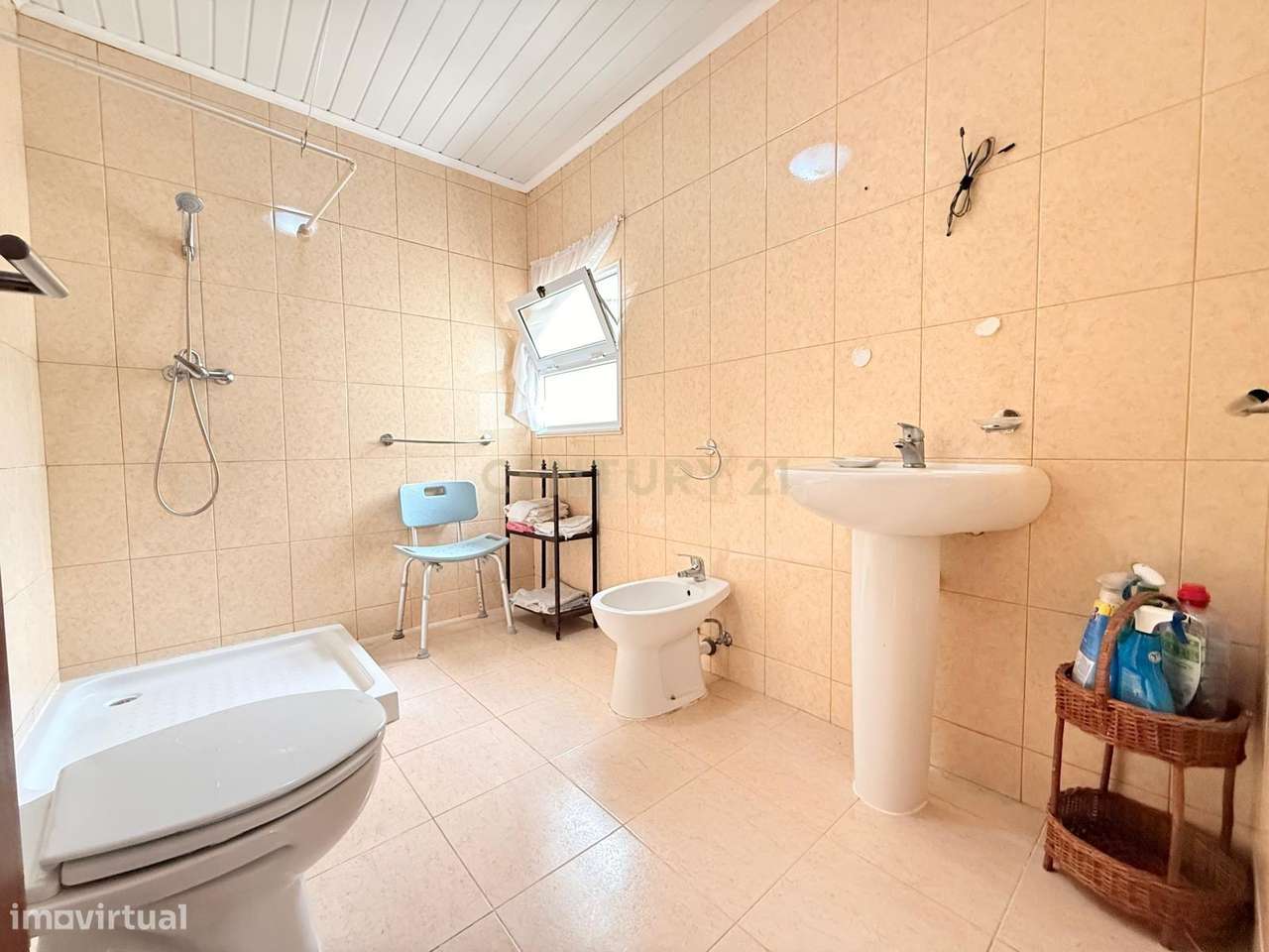 Moradia T3 com amplo terreno na freguesia da Pedreira, Nordeste - Grande imagem: 5/23