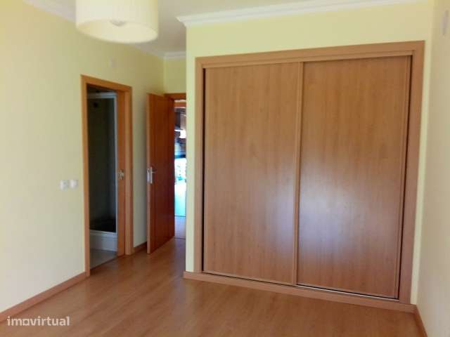 Apartamento t2+1 Duplex bem Localizado no Cartaxo-9