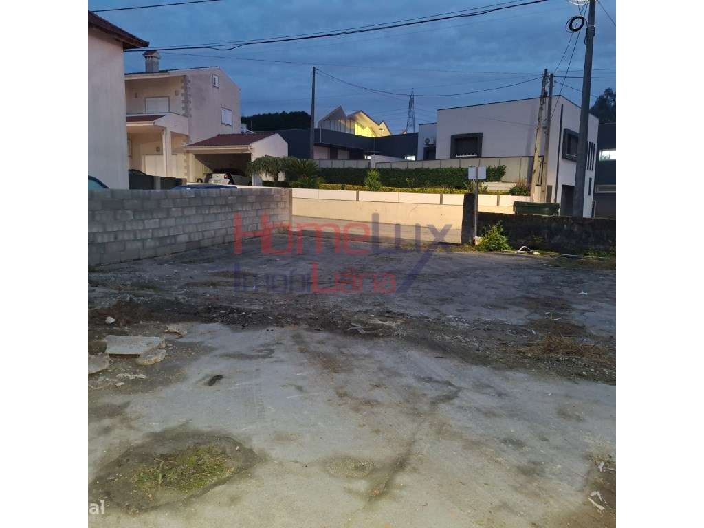 Terreno com 1260 m² em Vilela-1