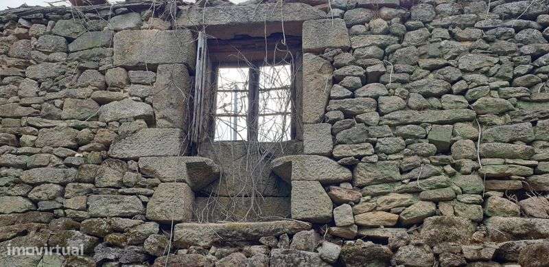 Moradia em ruínas - Grande imagem: 3/8