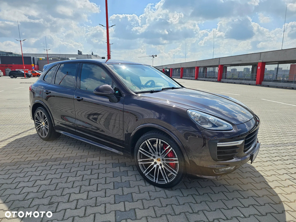 Porsche Cayenne GTS - 8