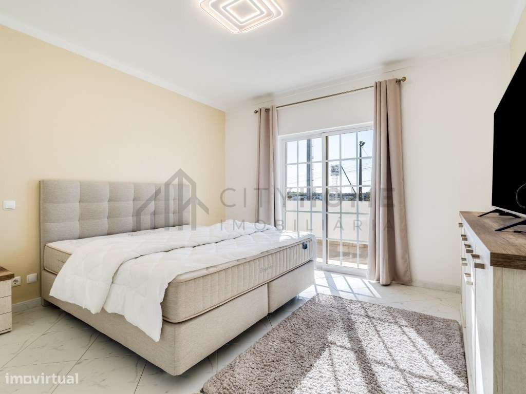 Moradia T3 com piscina e garagem em Lagoa-34