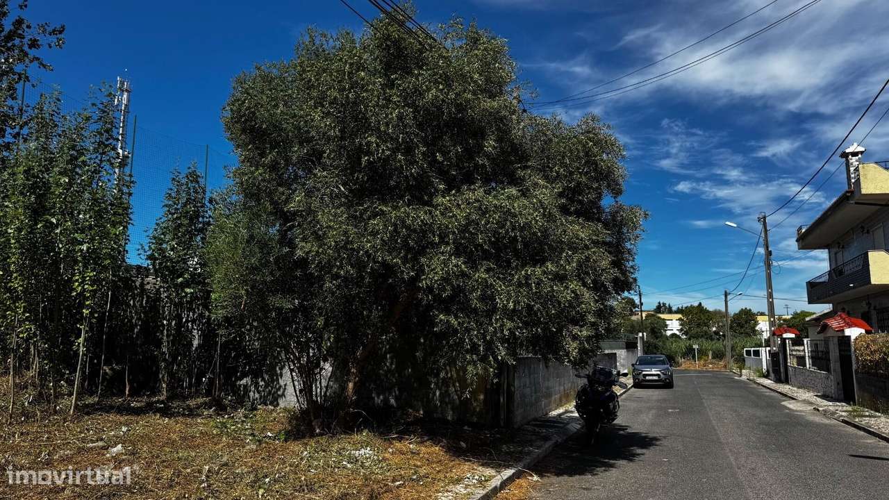 Terreno urbano de 304,5 m2 num bairro residencial em São João da Talha - Grande imagem: 5/10