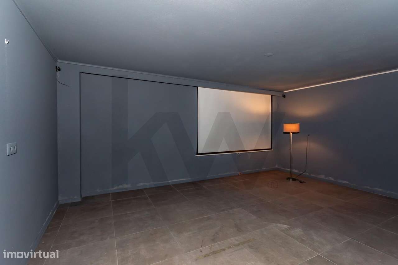 Moradia Isolada T4 Moderna no Algueirão: 311m2, Sala de Cinema, Garage-44