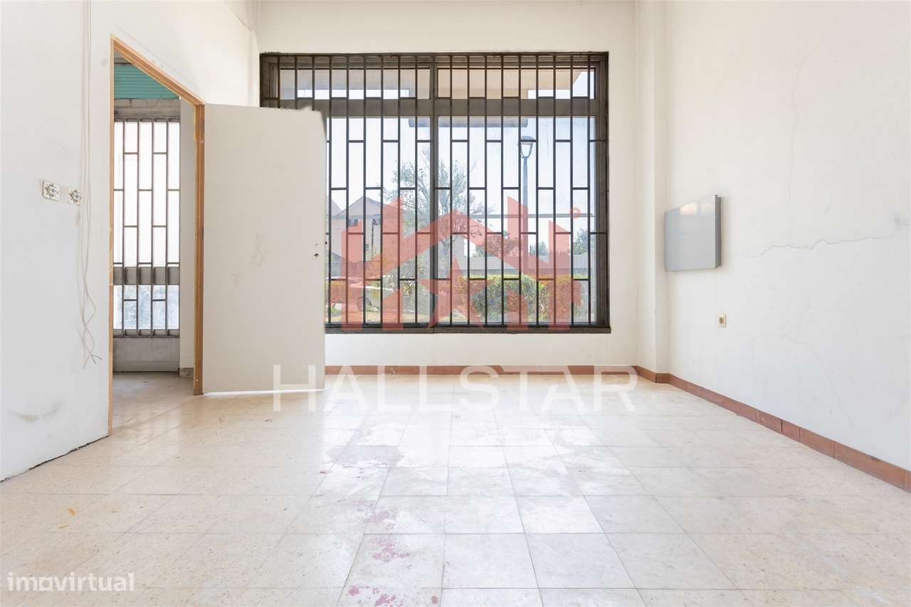 Loja / 220m² de Área Total / Quinta da Alçada-11