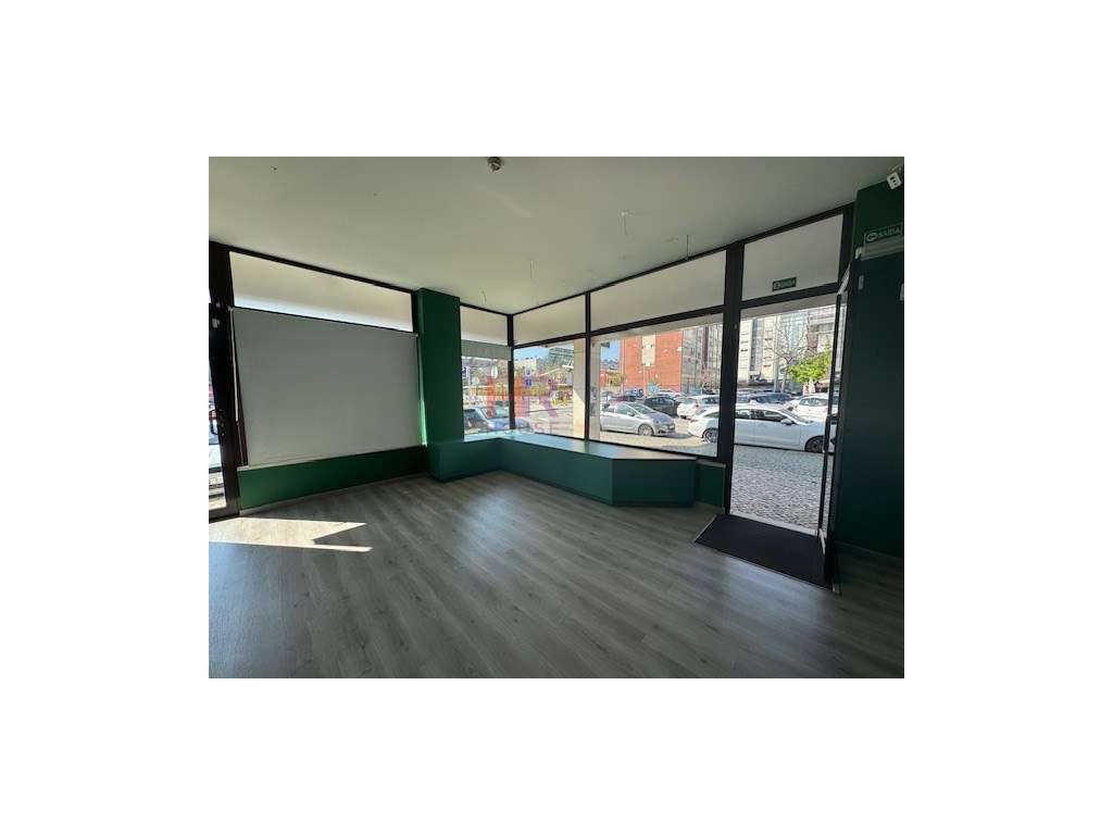 Solum arrendam-se duas lojas. - Grande imagem: 4/10