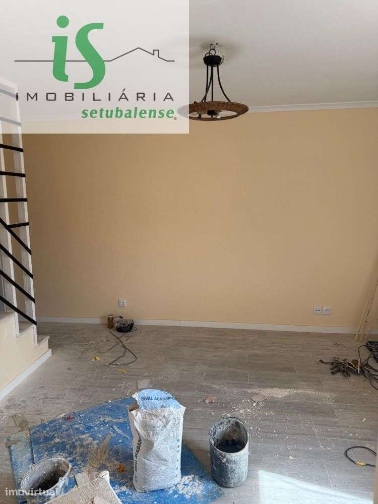 MORADIA T4 TRANSFORMADA EM T3 | TOTALMENTE REMODELADA | CASAL DE FIGUE-9