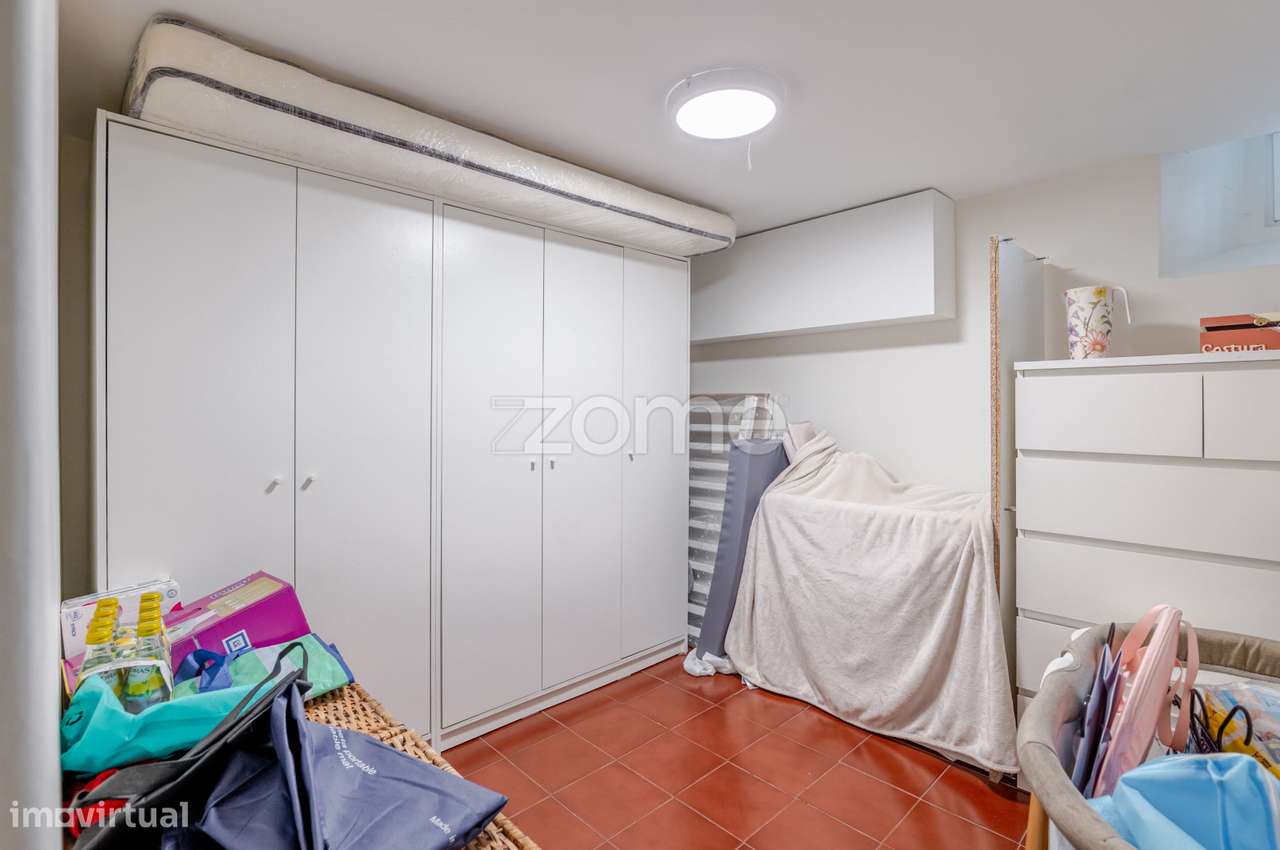 Moradia T3 renovada com jardim nas Antas-41