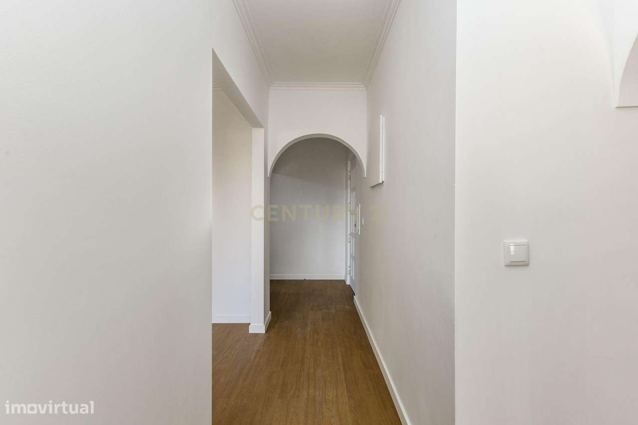 Apartamento T3 Renovado com espaço exterior.-7