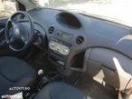 Dezmembrez Toyota Yaris 2005 1.4 diesel - 3