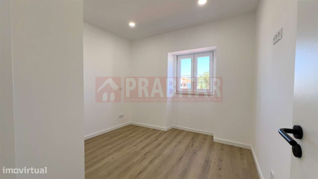 T2 RENOVADO COM LOGRADOURO EXCLUSIVO | CASAlS | COIMBRA-12