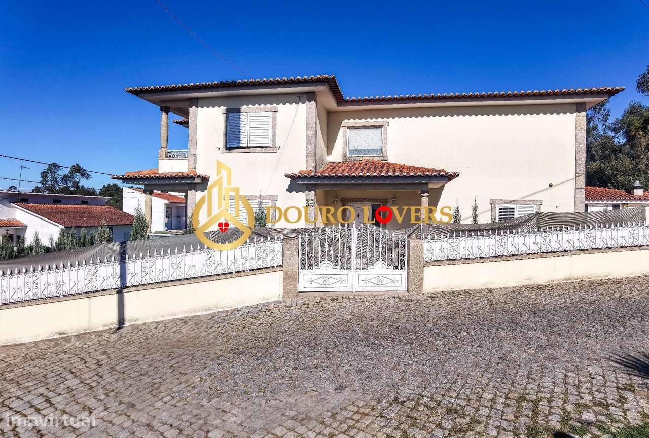 Moradia T4 com Piscina e Jardim em Ferreira - Paços de Ferreira-33