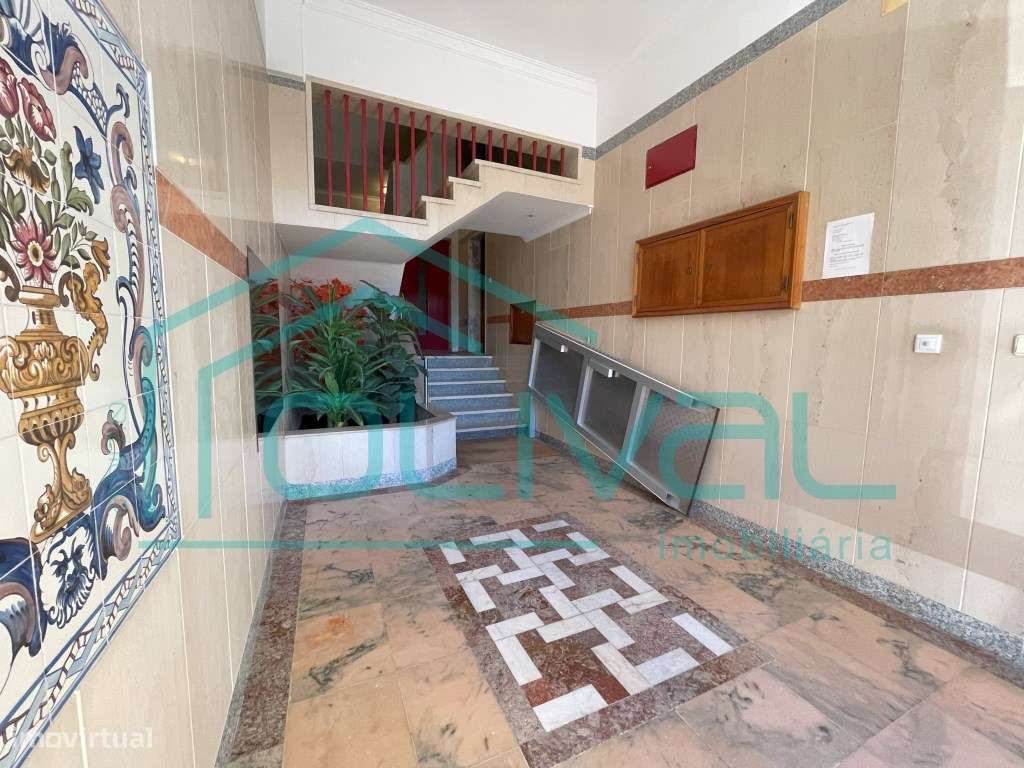 RESERVADO Apartamento T4 transformado em T3-37