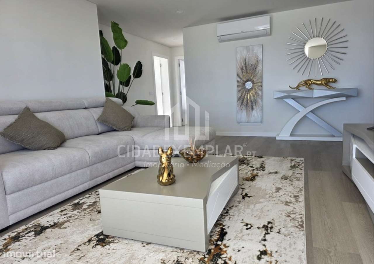 Luxuoso Penthouse T2 Totalmente Remodelado – Portimão, Algarve-6