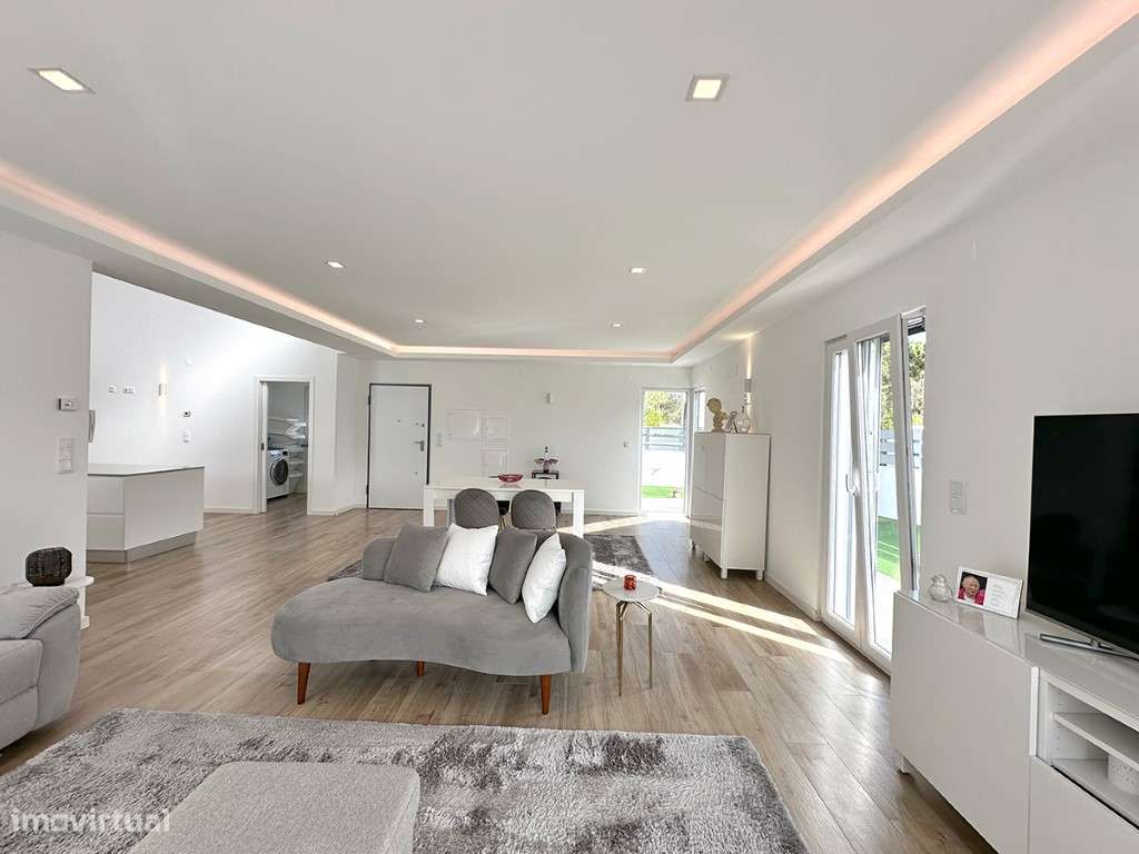 Moradia T3 a Venda em Azeitão com Vista para a Serra da Arrábida - Grande imagem: 5/46