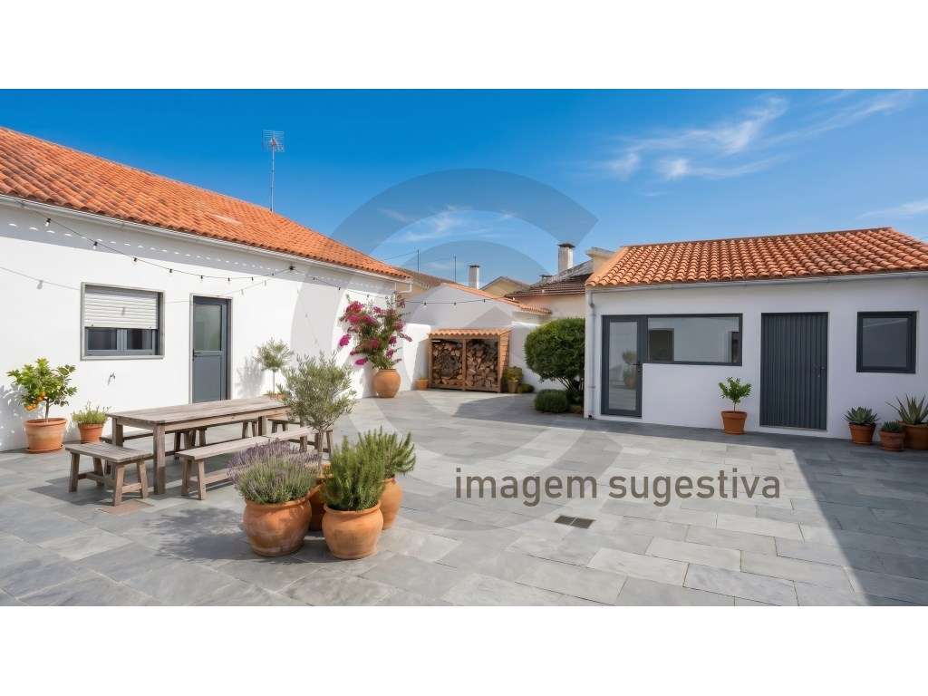 Moradia T3 Térrea com Excelente Potencial na Zibreira-3