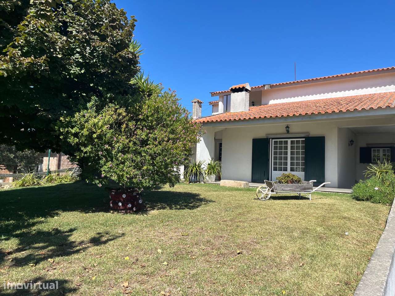 Moradia T4 Isolada Em Aradas