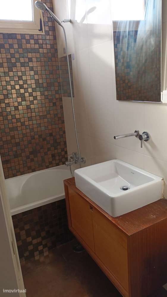 T3 em Valadares (Em frente á Estação de Comboio de Valadares) - Grande imagem: 4/11