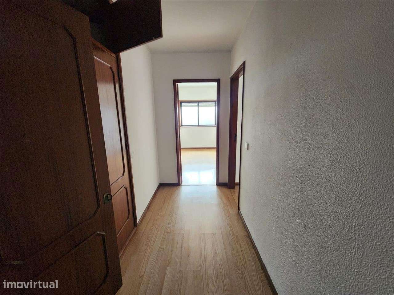 Apartamento T2 situado em Vilar do Paraíso,-5