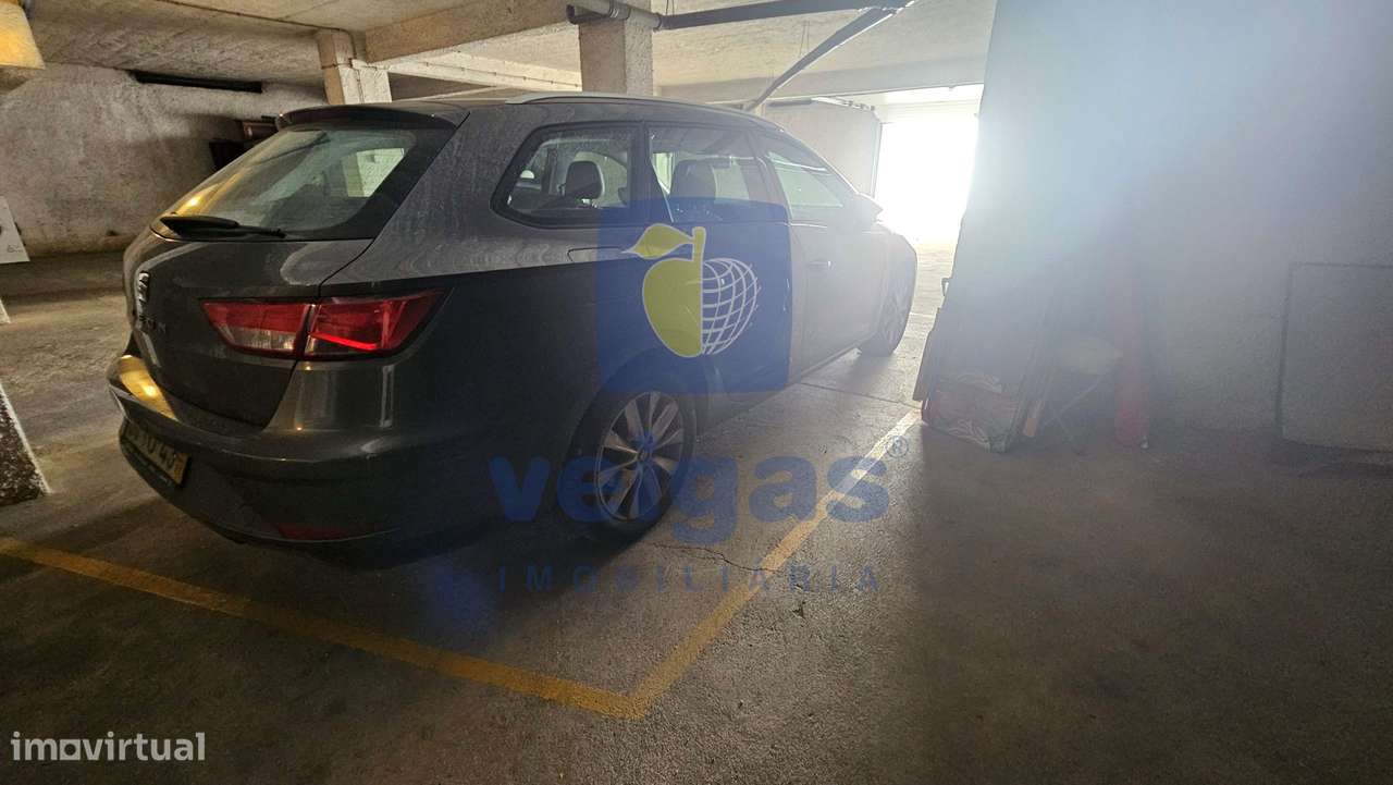 Apartamento T4 com 3 WC e Estacionamento-34