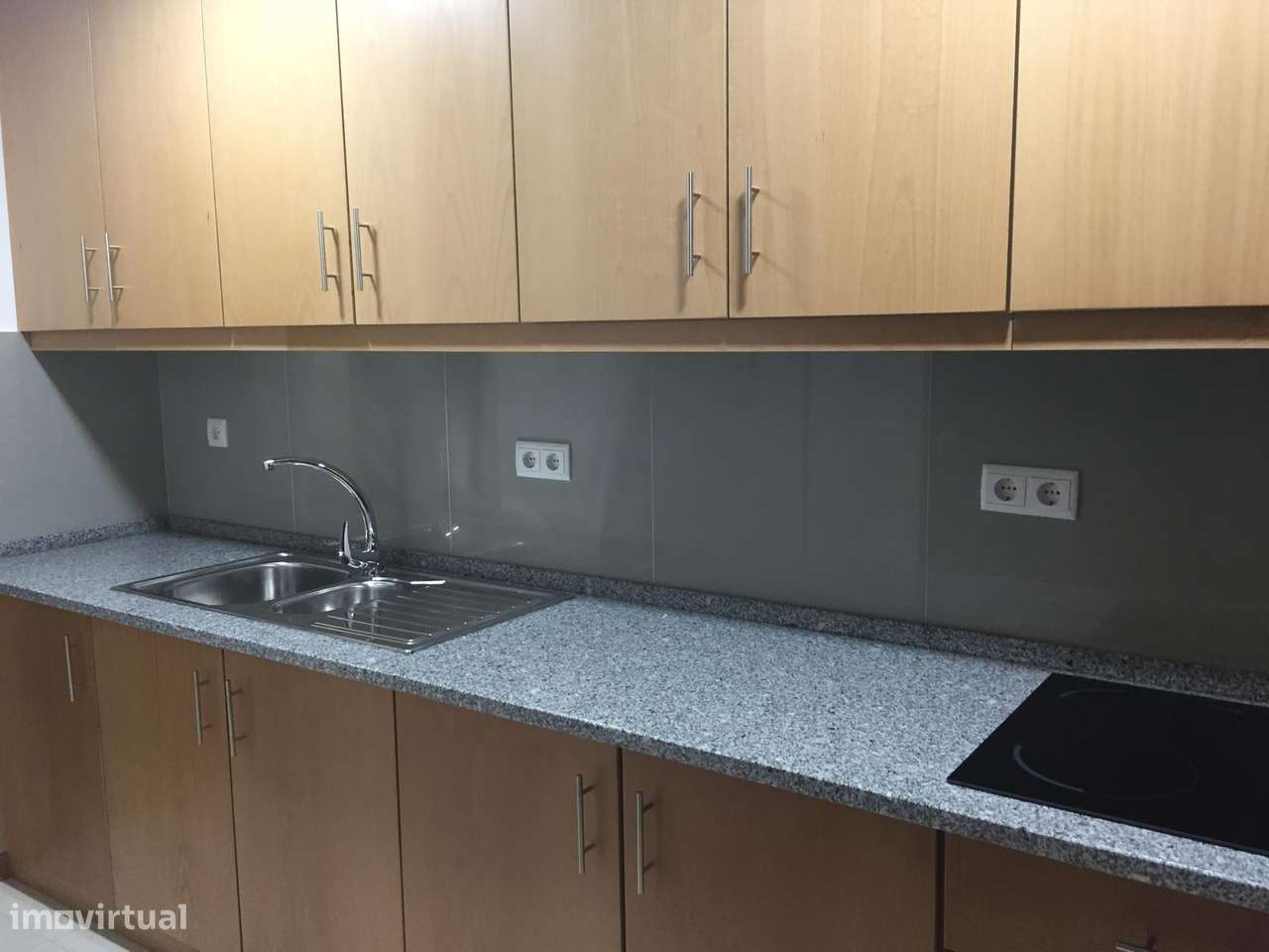 T2 renovado com boas comodidades e localização central - Grande imagem: 2/15