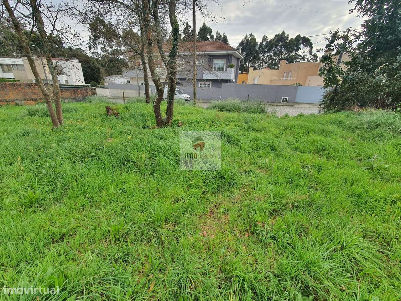 Lote com 600 m2 para moradia 4 frentes, a 6 min. da praia-12