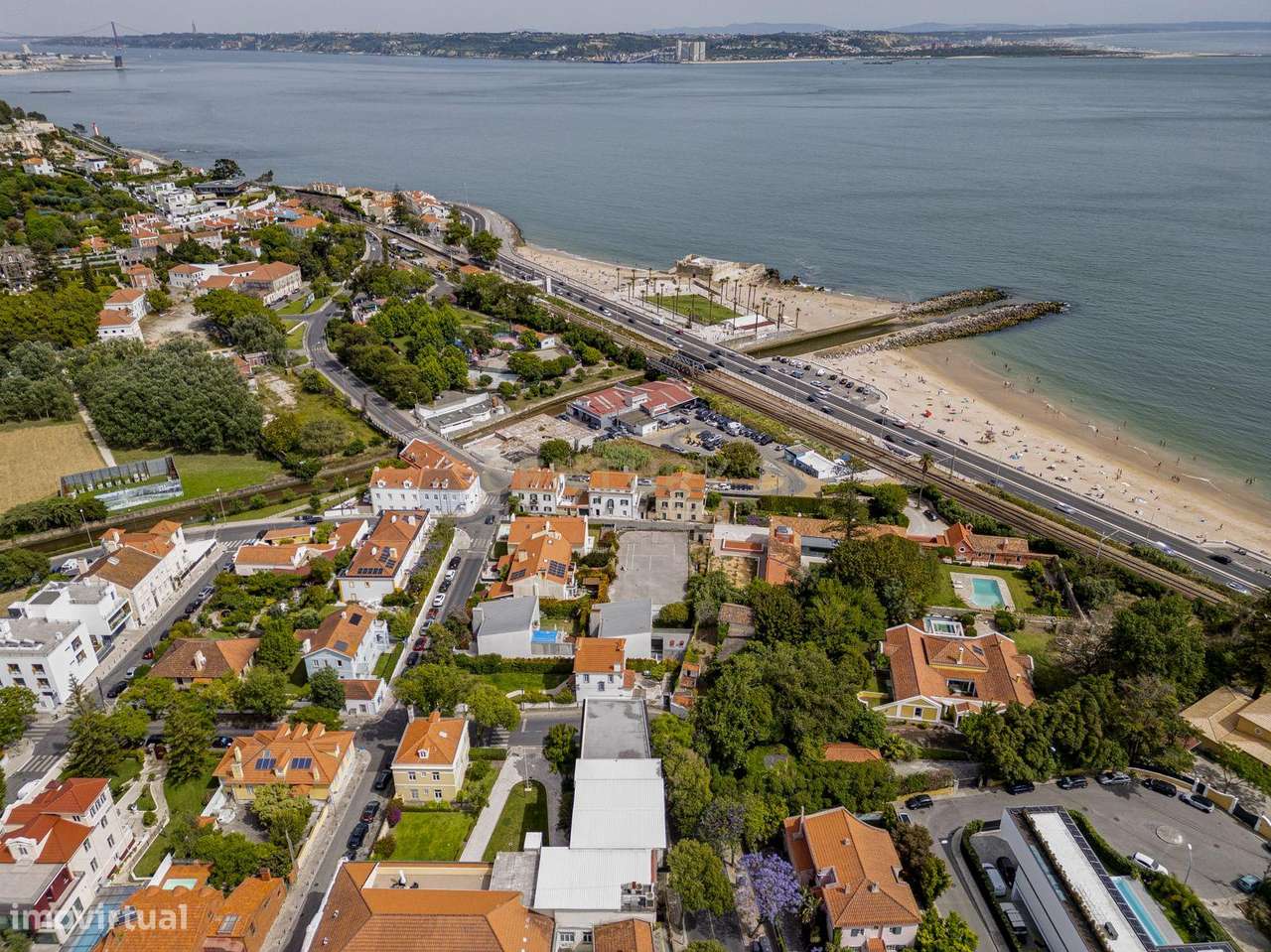 Moradia isolada T3 + 1 com vista mar em localização premium no coração-3
