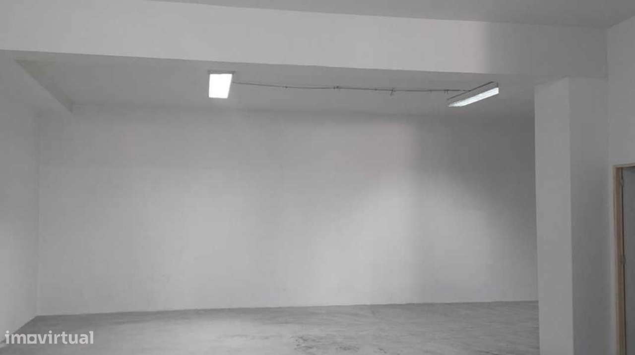 Armazem /loja com 200m2 piso amplo res do chão - Grande imagem: 3/9