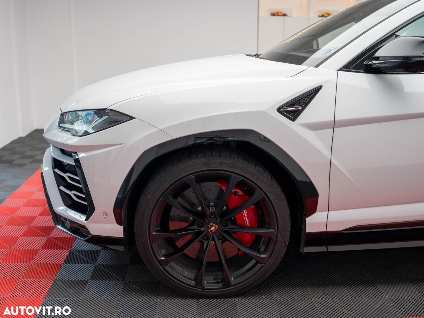 Lamborghini URUS - 28