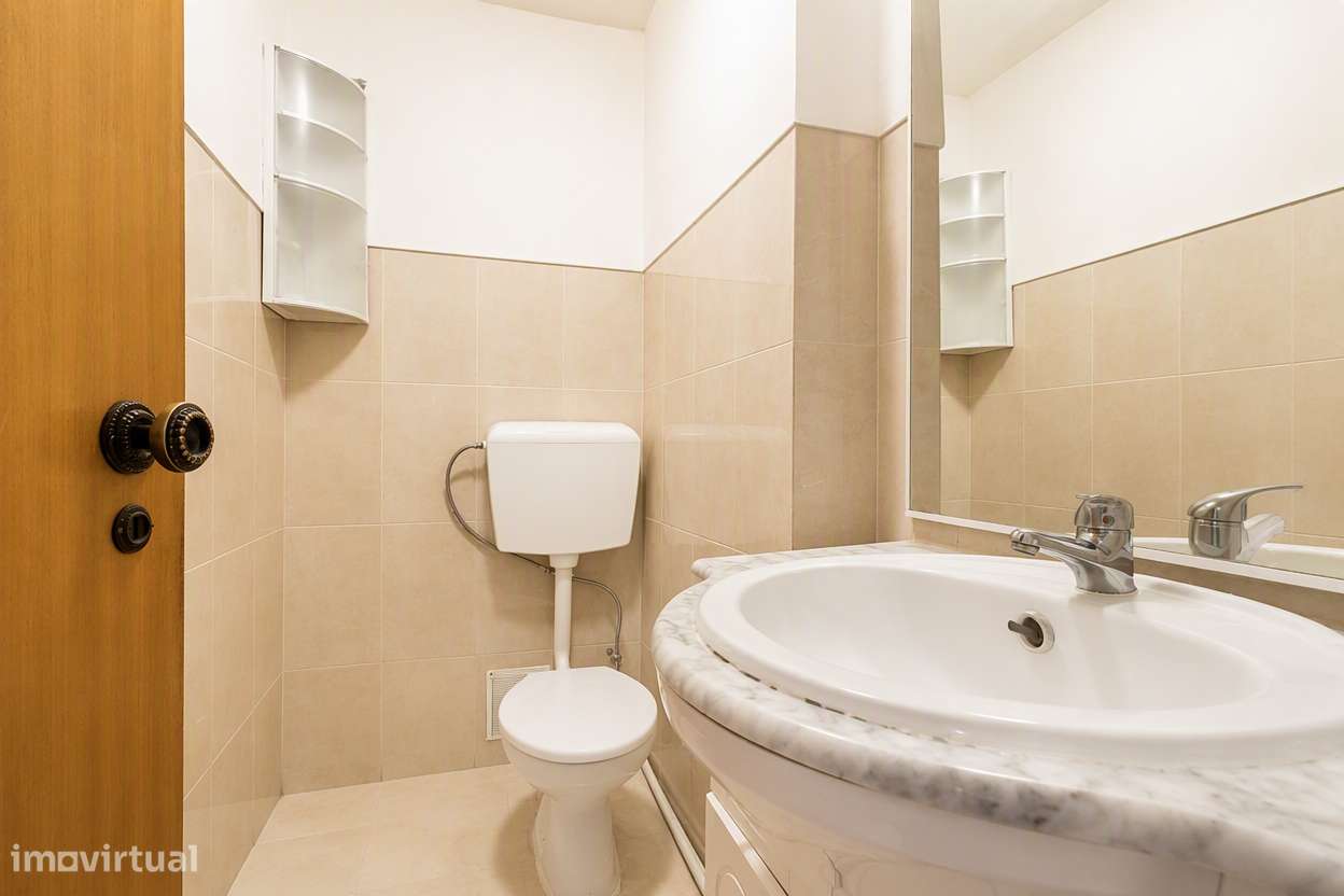 Apartamento T3 Duplex para remodelar em Alverca-16