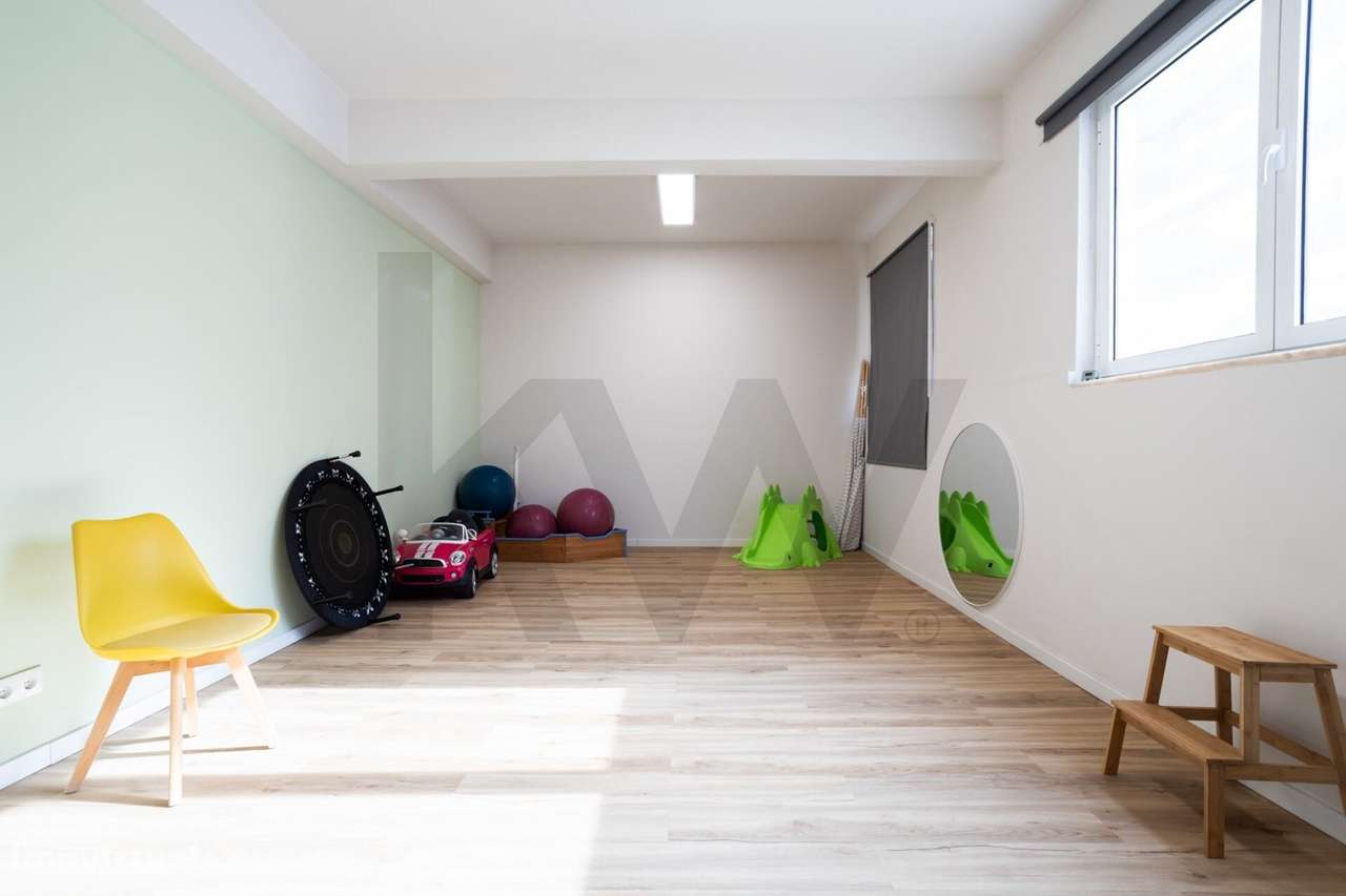 Espaço comercial na Cova Piedade com 166 m2 e Forte Potencial de Rendi-7