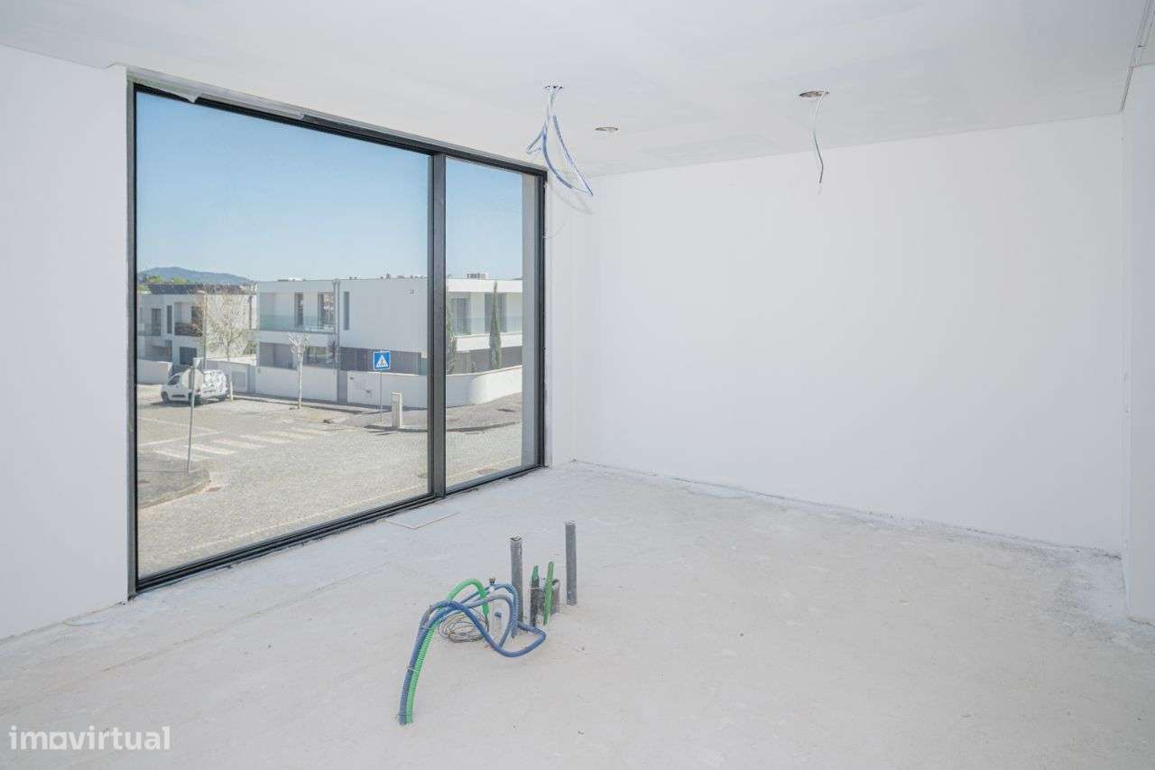 Moradia T3 de Gaveto com Vista Rio — Barcelinhos, Barcelos - Grande imagem: 4/28