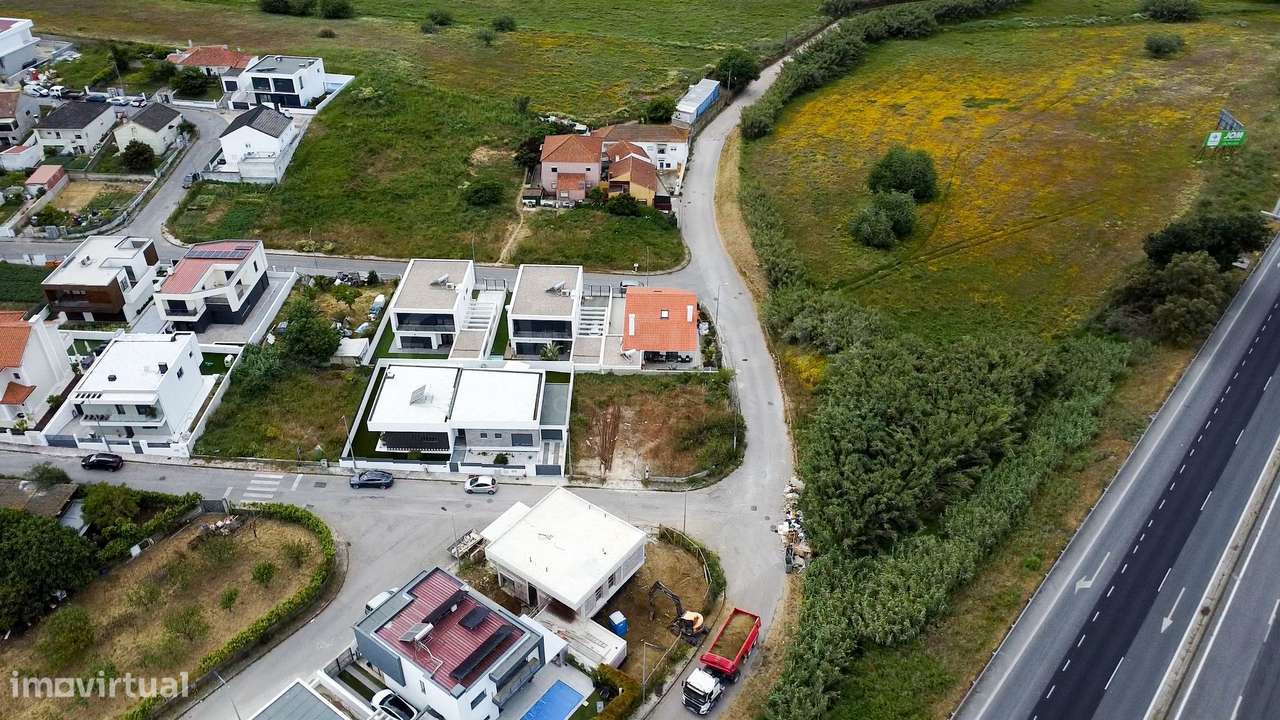 Terreno de Gaveto na Caparica | Oportunidade Exclusiva-7