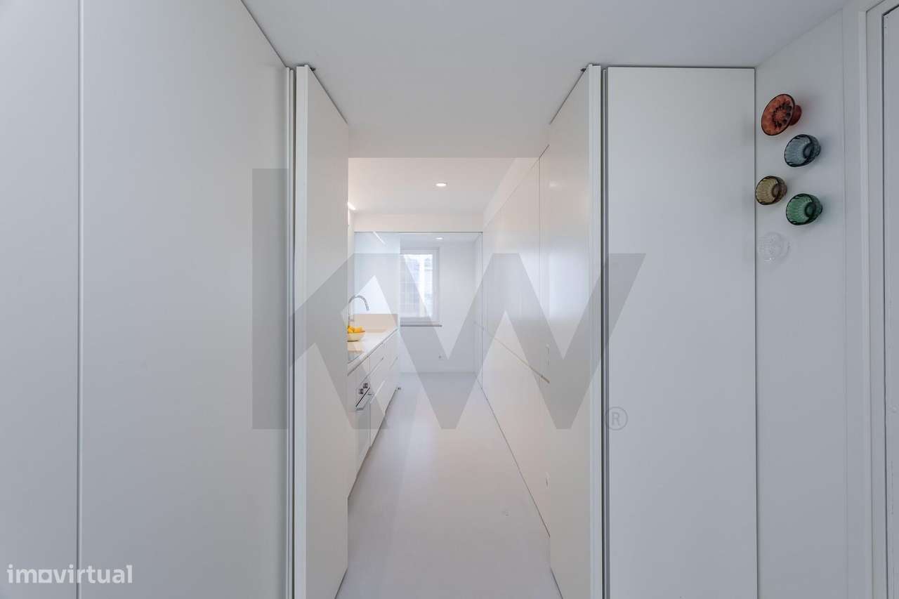 Apartamento T3 Renovado no Condomínio Torres de Lisboa | Laranjeiras S-16