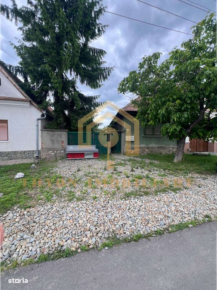 Casă de vânzare în Petrești, Sebeș – teren generos 1961 mp-1