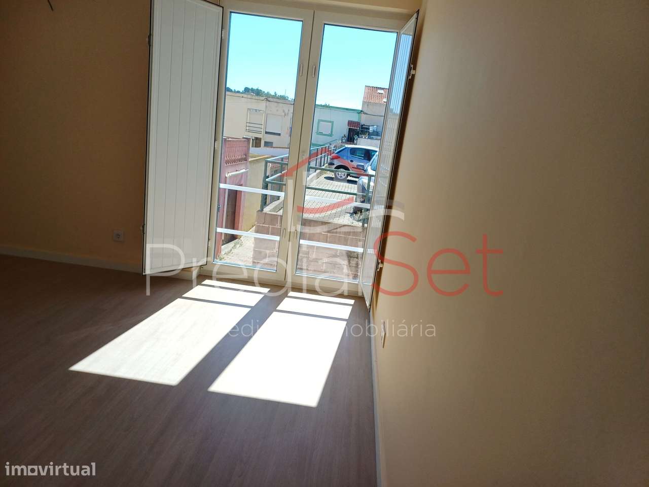 Moradia T3 Totalmente remodelada em Setúbal-14