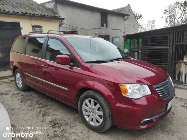 Chrysler Town & Country - 1