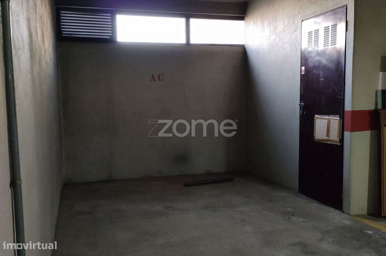 Lugar de garagem com arrumo para arrendamento em São Mamede de Infe... - Grande imagem: 3/17