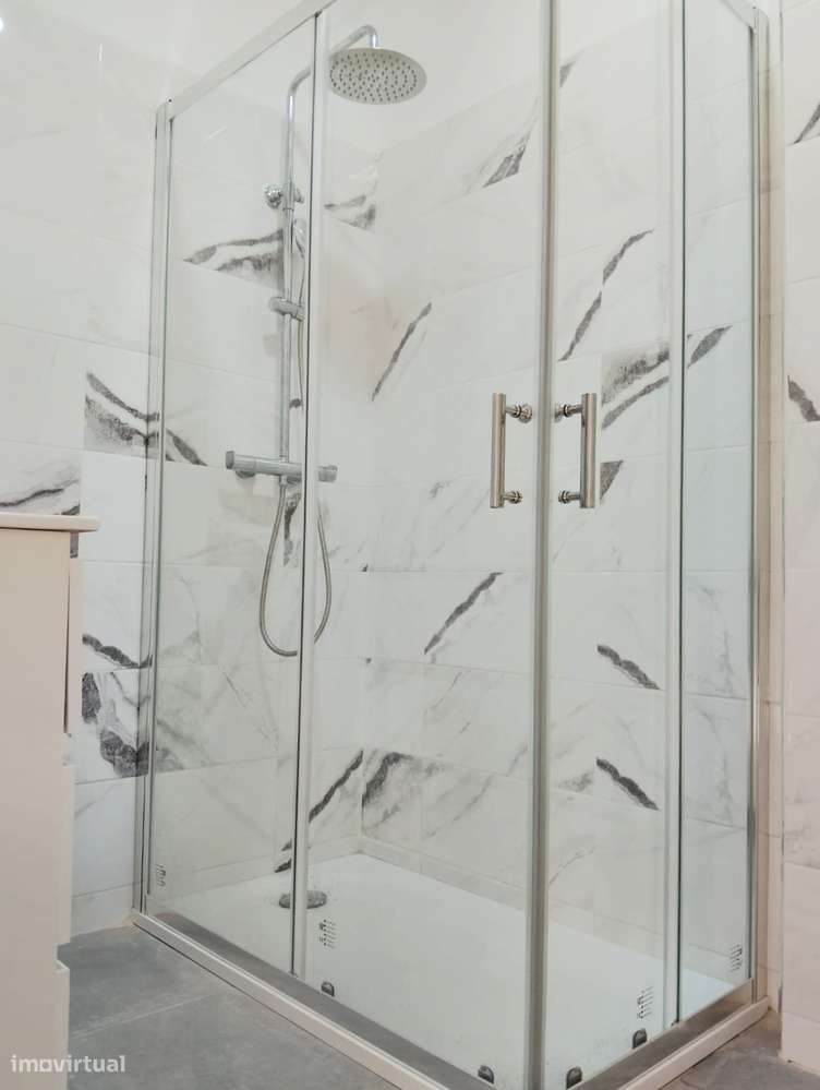 Apartamento T3 Totalmente Remodelado-38