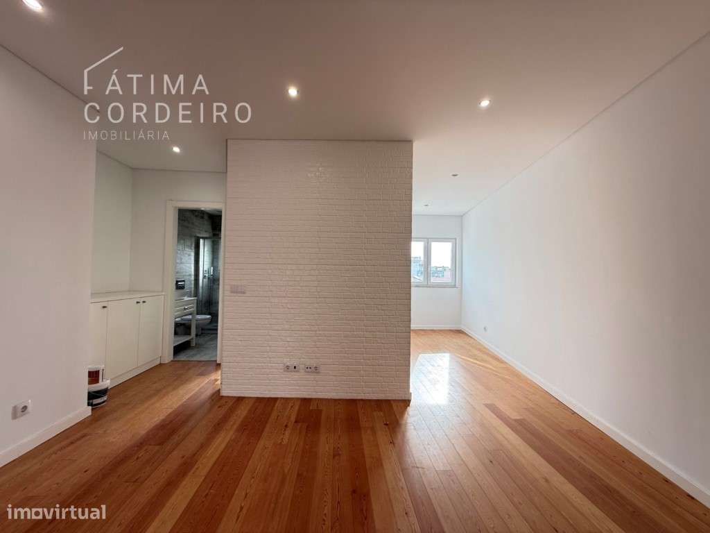 T1+1 completamente remodelado e equipado com terraço - Grande imagem: 2/17