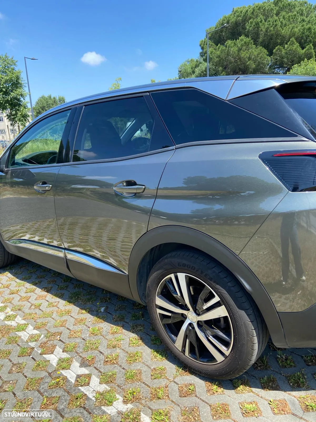 Peugeot 3008 1.5 BlueHDi Allure Baixo Consumo EAT8 - 9