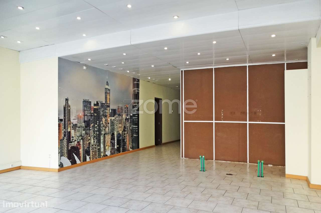 Loja, na Rua Sousa Pinto, Paranhos, Porto - Grande imagem: 1/13