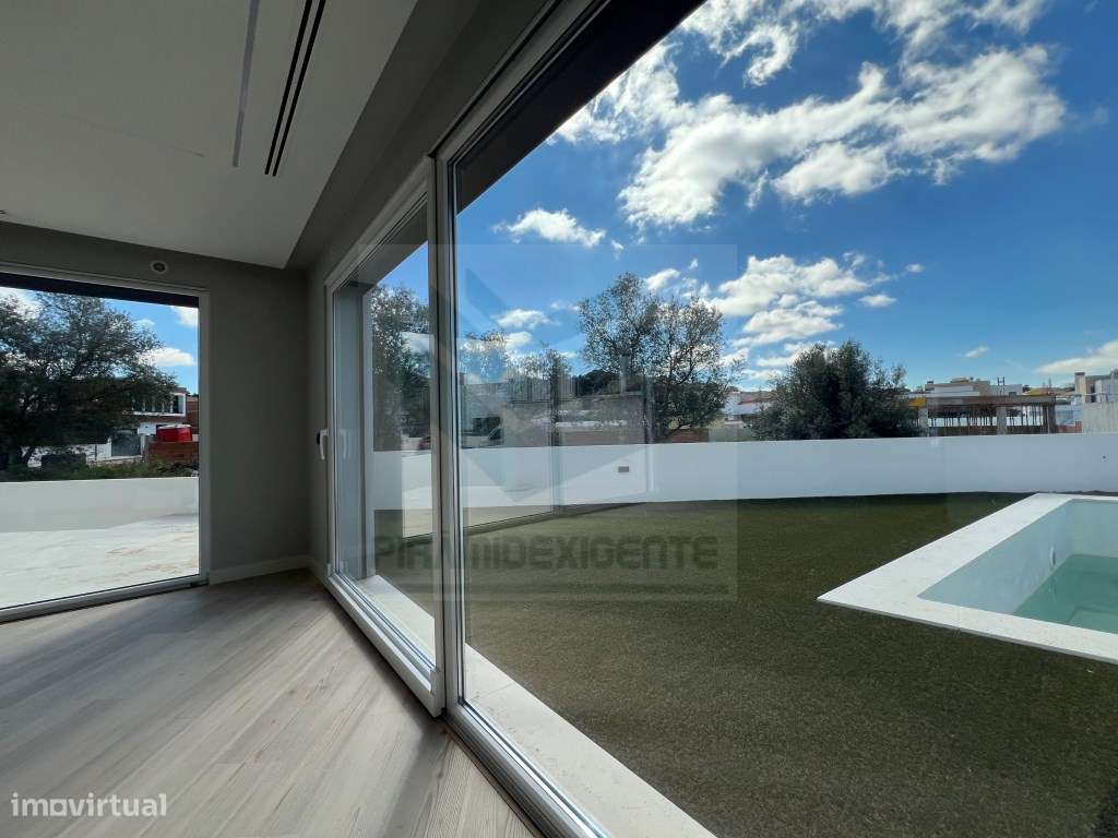 Moradia NOVA Isolada 4 Suítes, Piscina, Cave 43m2 - AZEITÃO - Grande imagem: 4/49