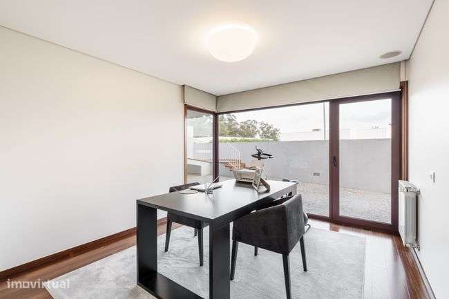 Exclusiva Moradia Individual Moderna e Luxuosa-28