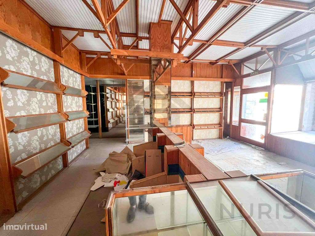 Moradia T3 com Espaço Comercial para Venda em Portimão-23