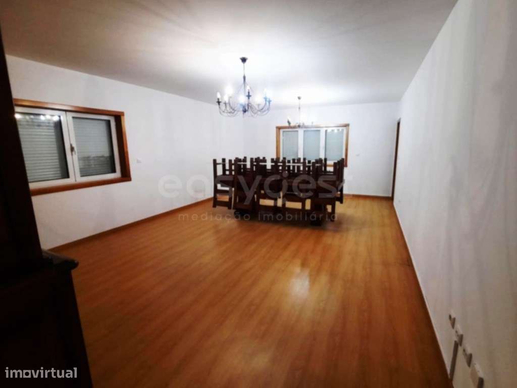 Apartamento T4 Amplo, Moderno e Bem Localizado - Grande imagem: 4/18