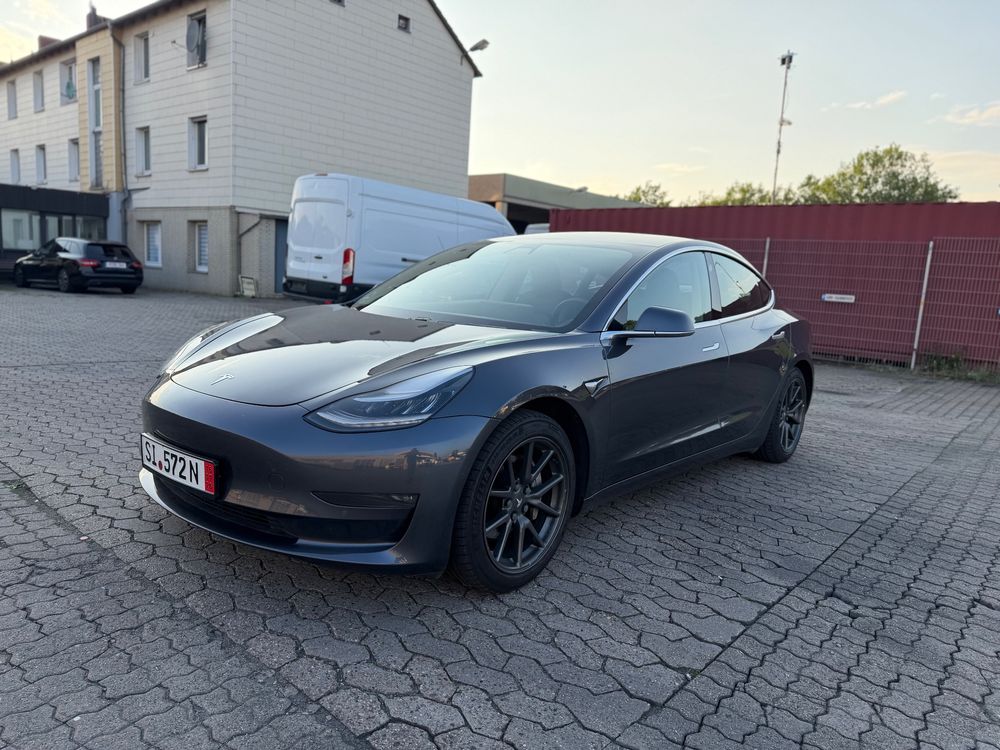 Tesla Model 3 Langstreckenbatterie Allradantrieb Dual Motor 2019