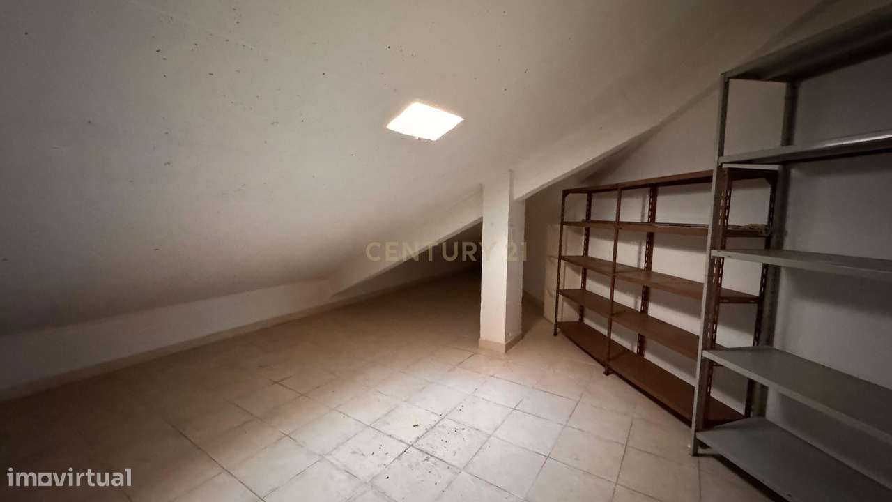 Excelente T4 no Montijo com Garagem e Arrecadação.-30