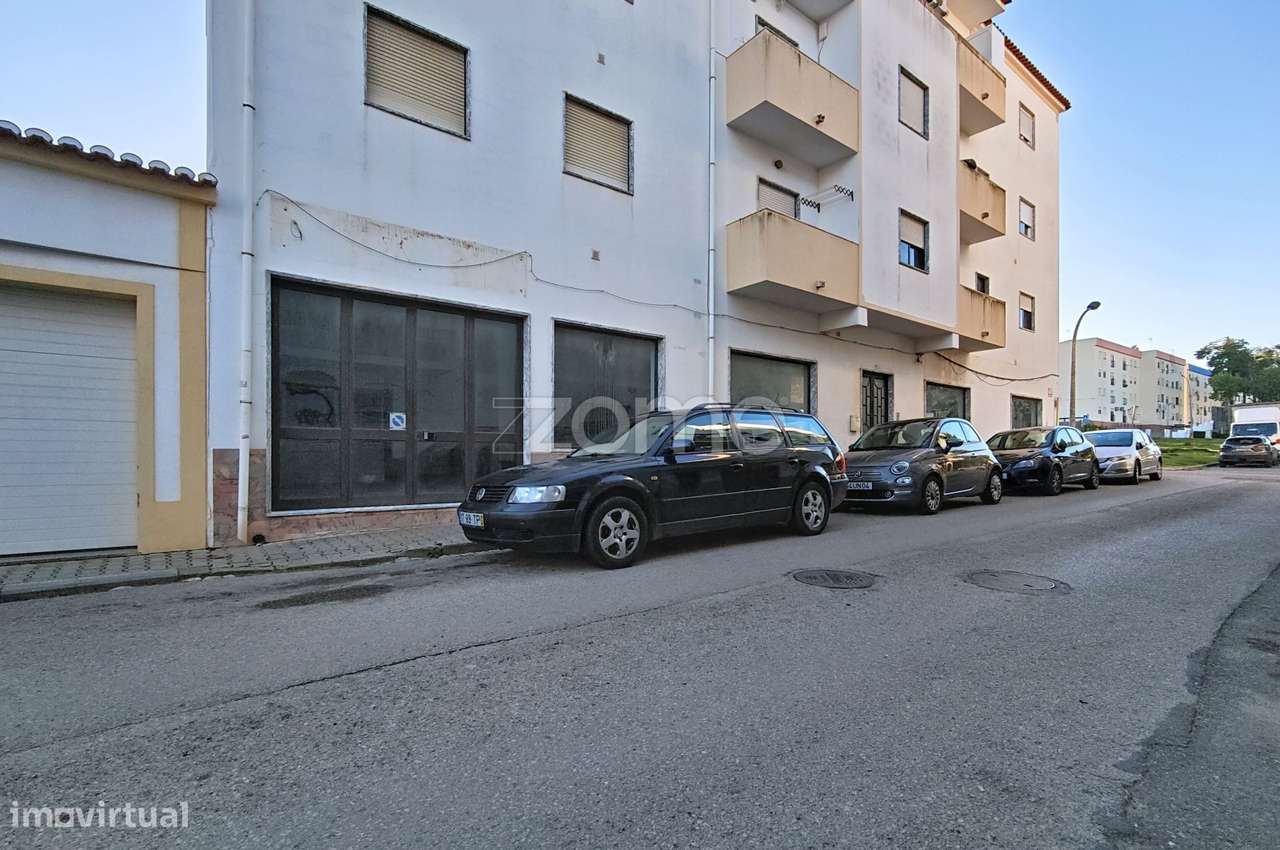 Loja no centro de São Bartolomeu de Messines com 216m2-4