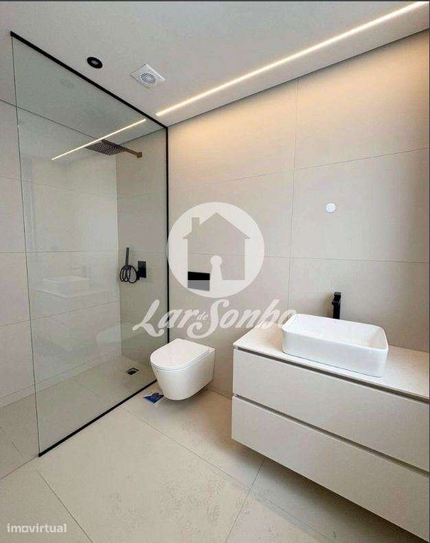 Apartamento T2 novo, 3 frentes, situado em São Cosme, Gondomar-9
